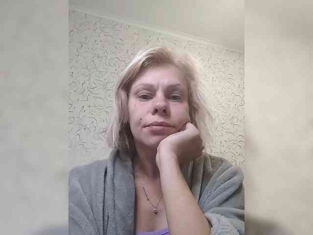 JulieSilver webcam