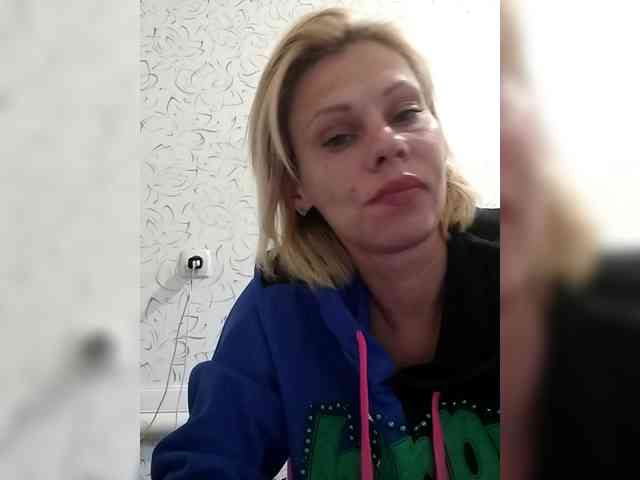 JulieSilver webcam