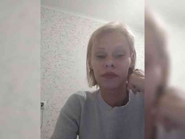 JulieSilver webcam