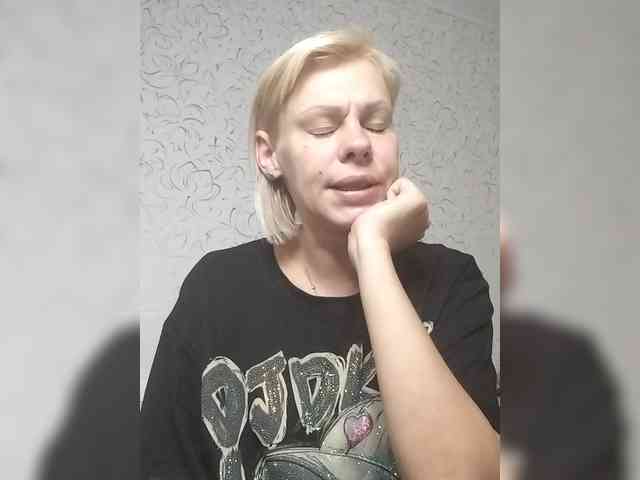 JulieSilver webcam