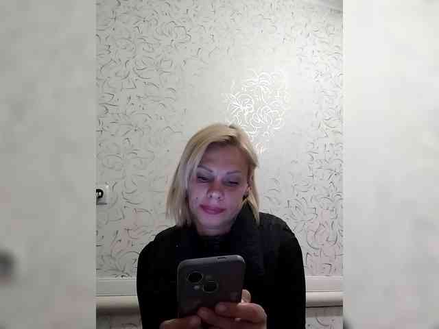 JulieSilver webcam