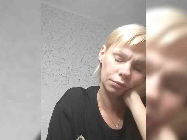 JulieSilver webcam