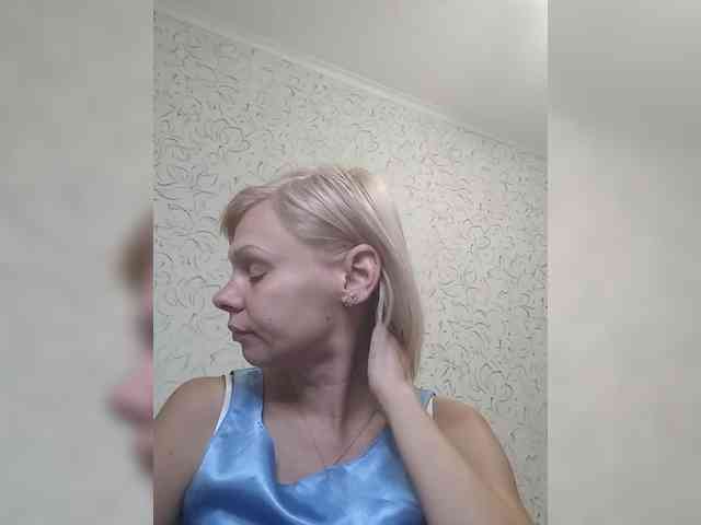 JulieSilver webcam