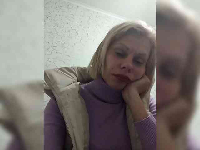 JulieSilver webcam