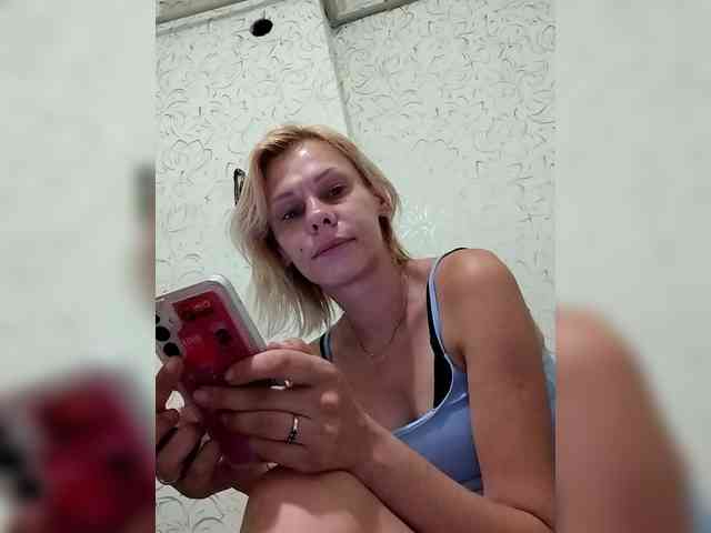 JulieSilver webcam