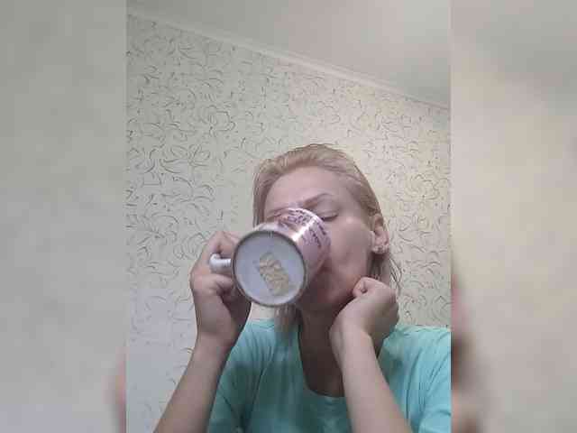 JulieSilver webcam
