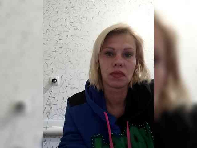 JulieSilver webcam