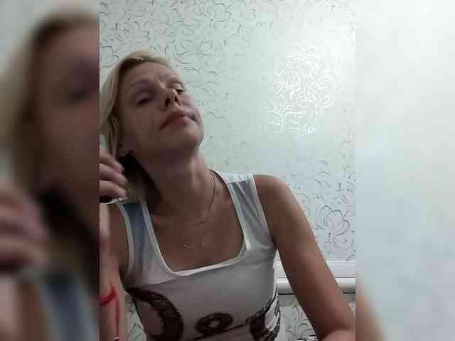 JulieSilver webcam