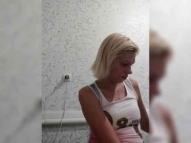 JulieSilver webcam