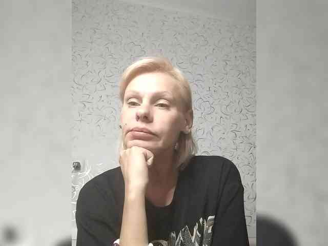 JulieSilver webcam