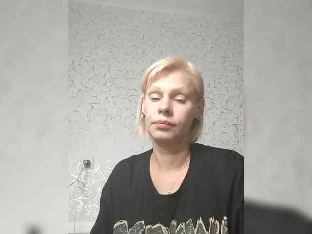 JulieSilver webcam