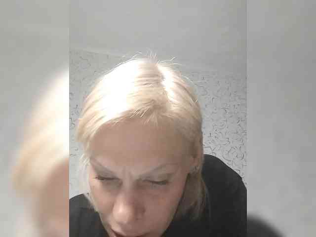 JulieSilver webcam