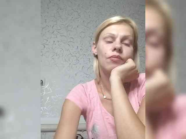 JulieSilver webcam