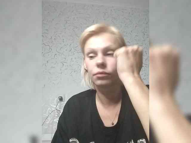 JulieSilver webcam