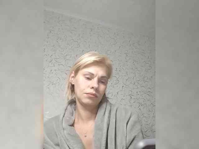 JulieSilver webcam
