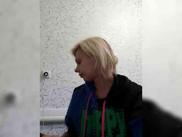 JulieSilver webcam