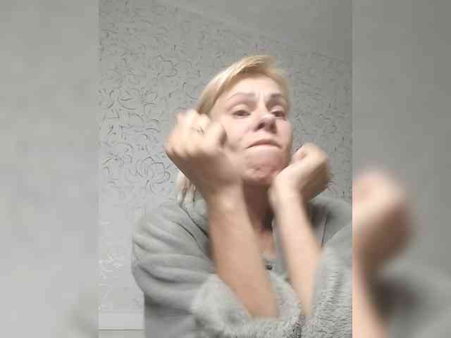 JulieSilver webcam