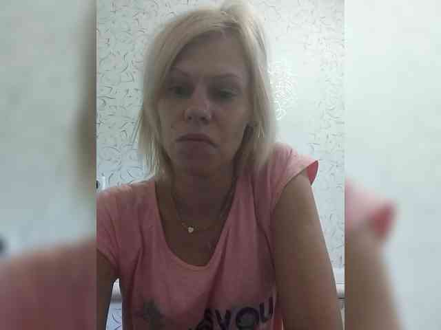 JulieSilver webcam