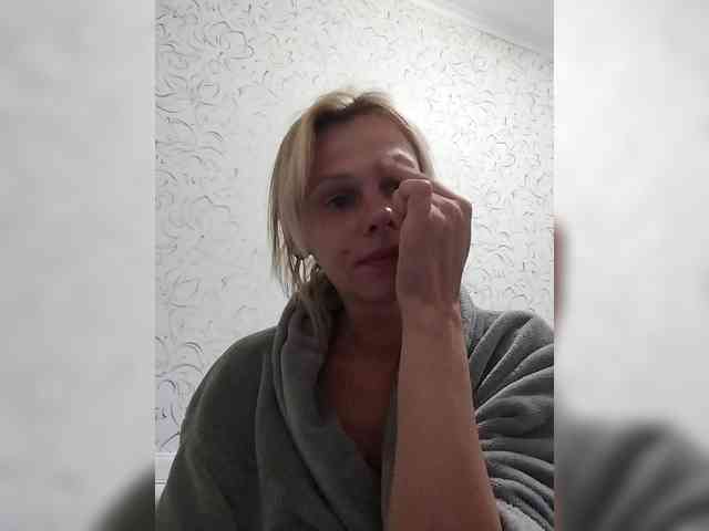 JulieSilver webcam