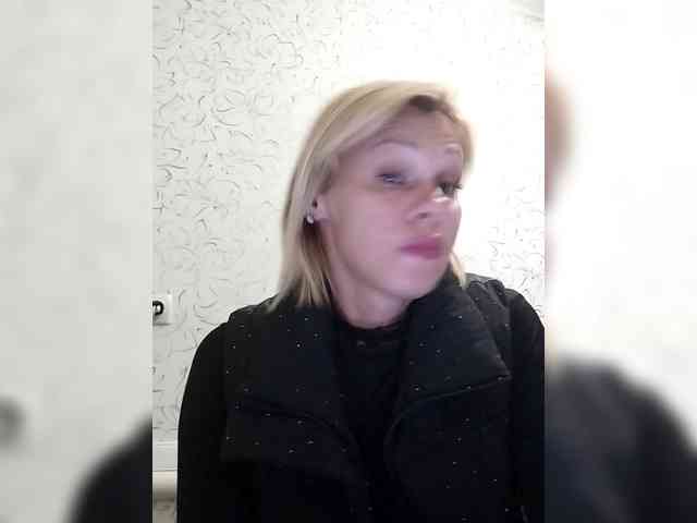 JulieSilver webcam