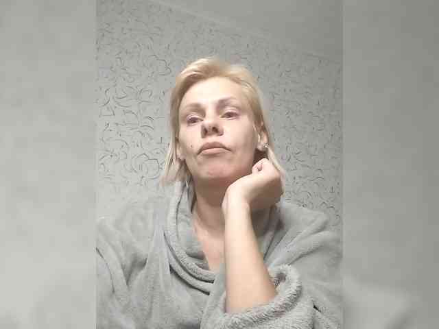 JulieSilver webcam