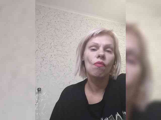 JulieSilver webcam