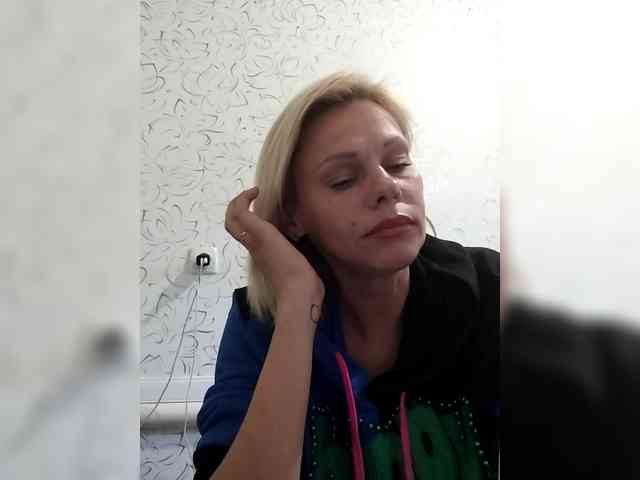 JulieSilver webcam