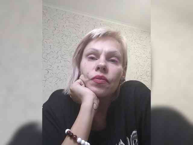 JulieSilver webcam