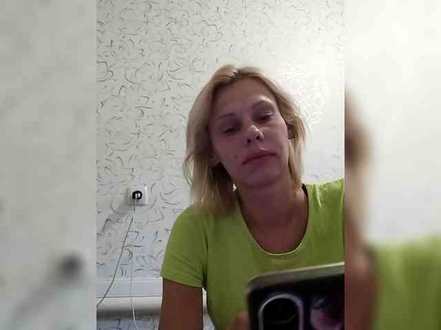 JulieSilver webcam