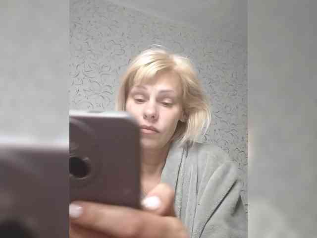 JulieSilver webcam