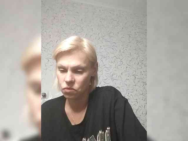 JulieSilver webcam