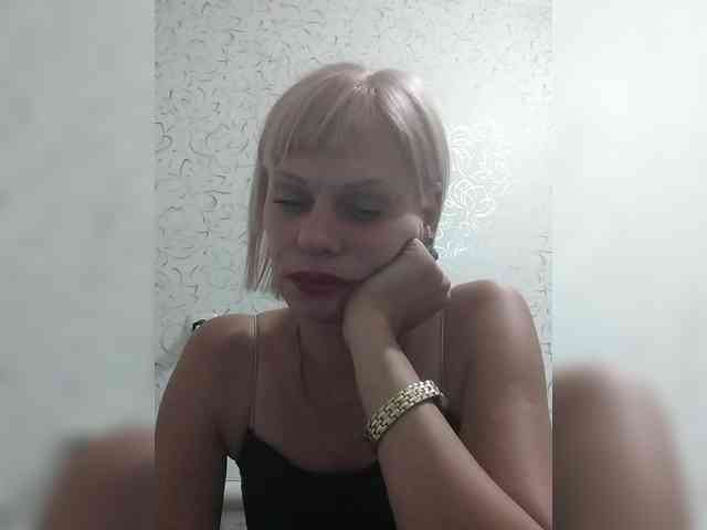 JulieSilver webcam