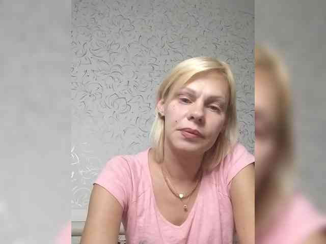 JulieSilver webcam