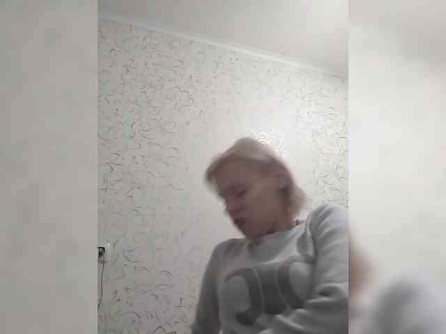 JulieSilver webcam