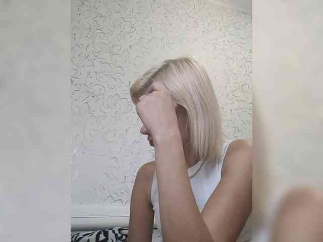 JulieSilver webcam