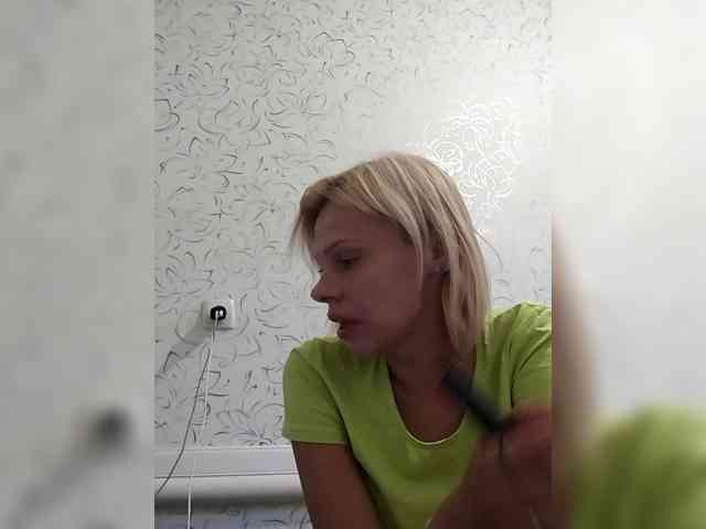 JulieSilver webcam