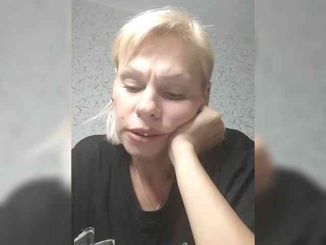 JulieSilver webcam