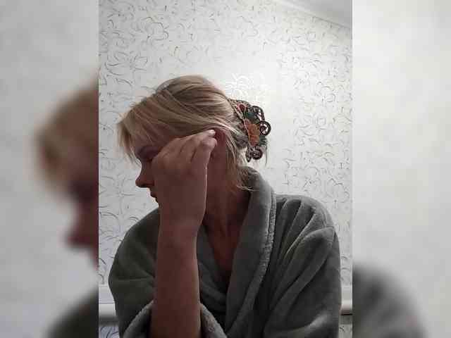 JulieSilver webcam
