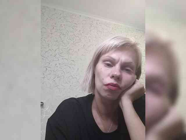 JulieSilver webcam