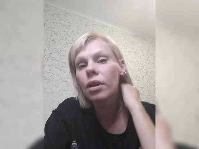 JulieSilver webcam