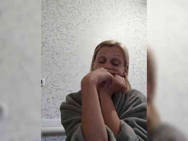 JulieSilver webcam