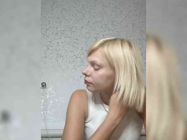 JulieSilver webcam