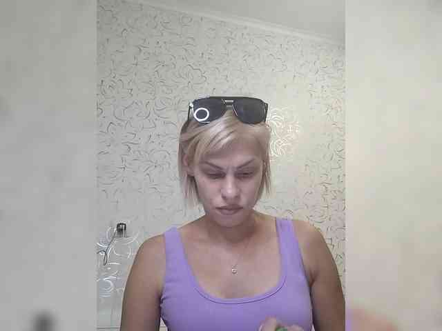 JulieSilver webcam