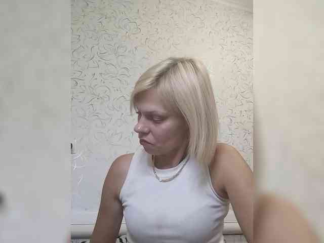 JulieSilver webcam
