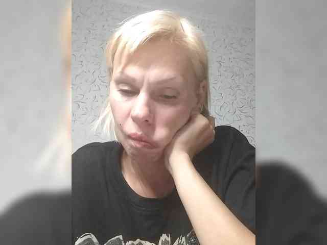 JulieSilver webcam
