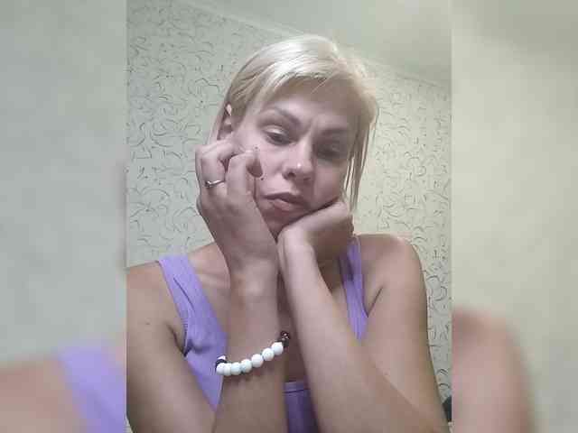JulieSilver webcam