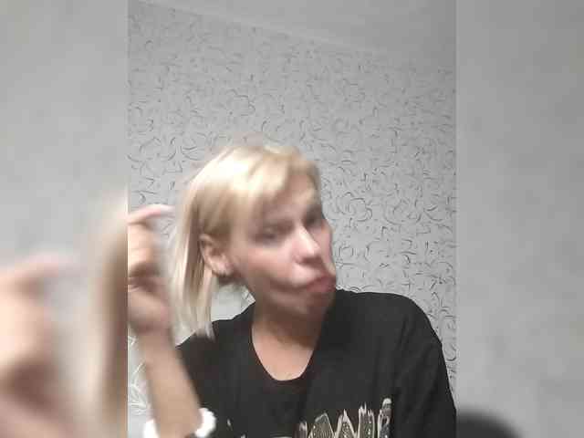JulieSilver webcam