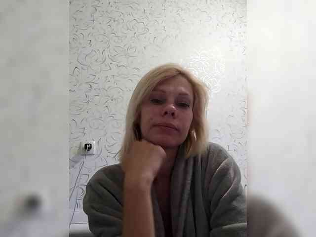 JulieSilver webcam