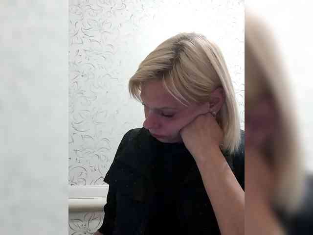 JulieSilver webcam