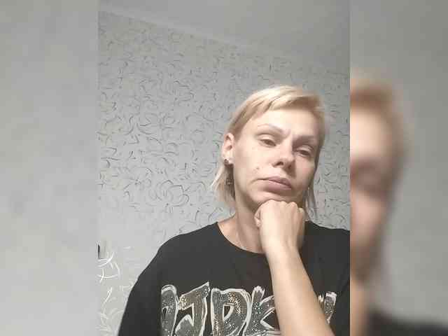 JulieSilver webcam